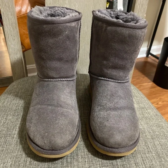 Ugg Boots - Picture 1 of 3